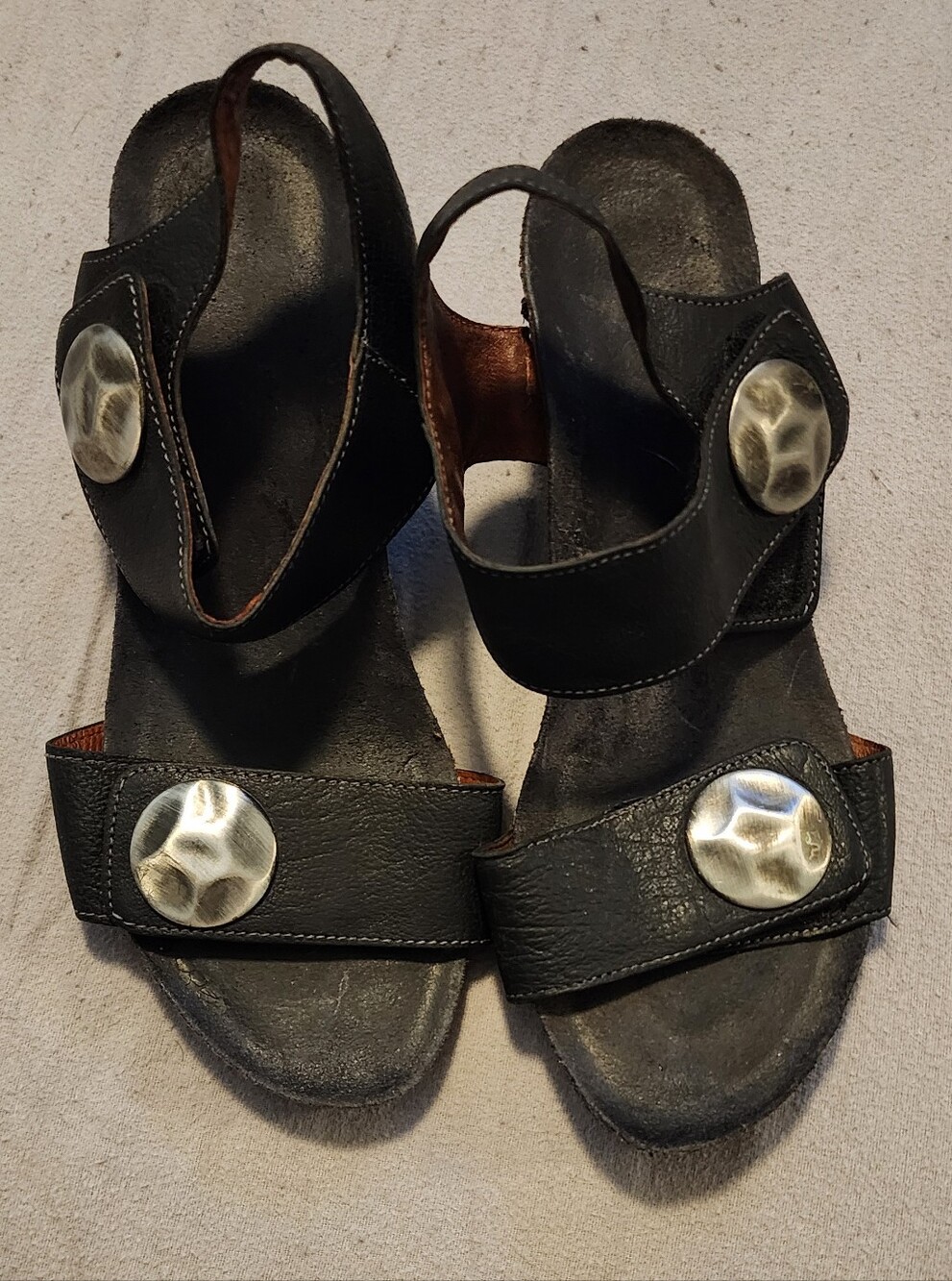 Taos Black Leather Sandals • Metal Disc Accents • Women’s 6.5/37